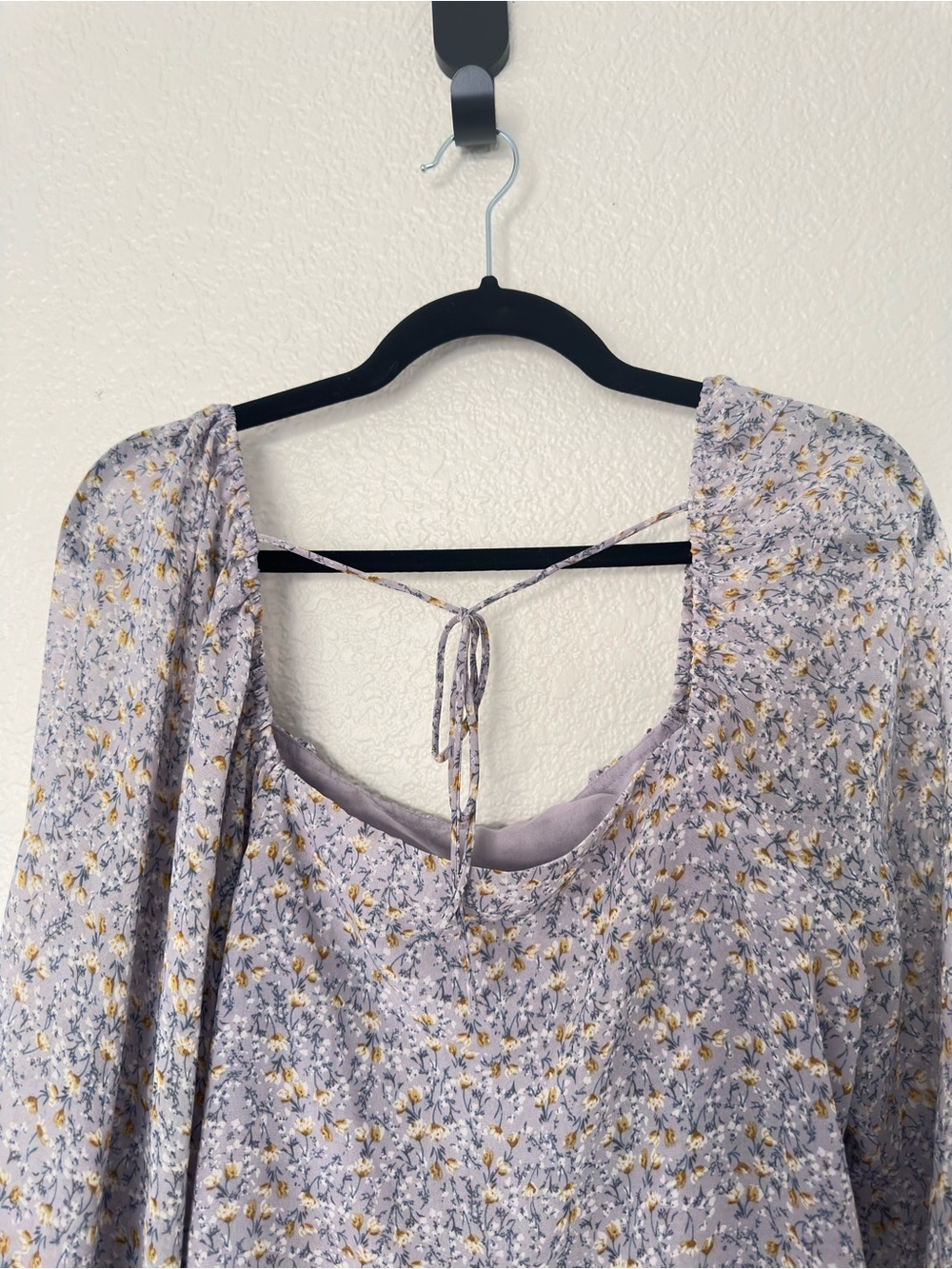 ASTR The Label Tiered Ruffle Blouse Top Size Large - Picture 4 of 6